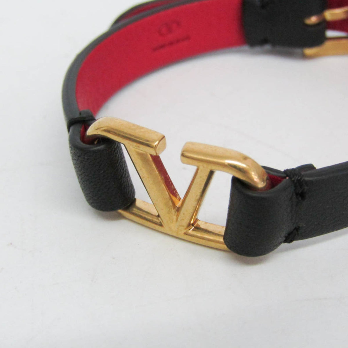Valentino Garavani V Logo · Leather Bangle