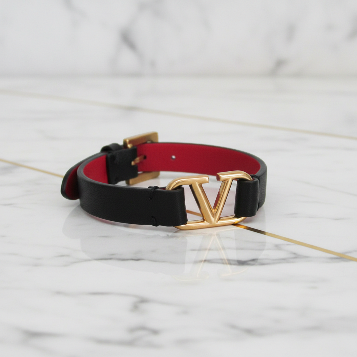 Valentino Garavani V Logo · Leather Bangle