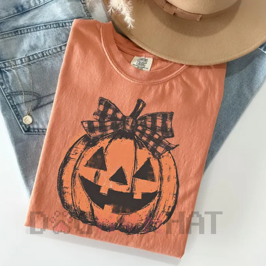 Comfort Colors® Jack o' Lantern Shirt – Preppy Coquette Halloween T-Shirt, Women's Pumpkin Bow Tee