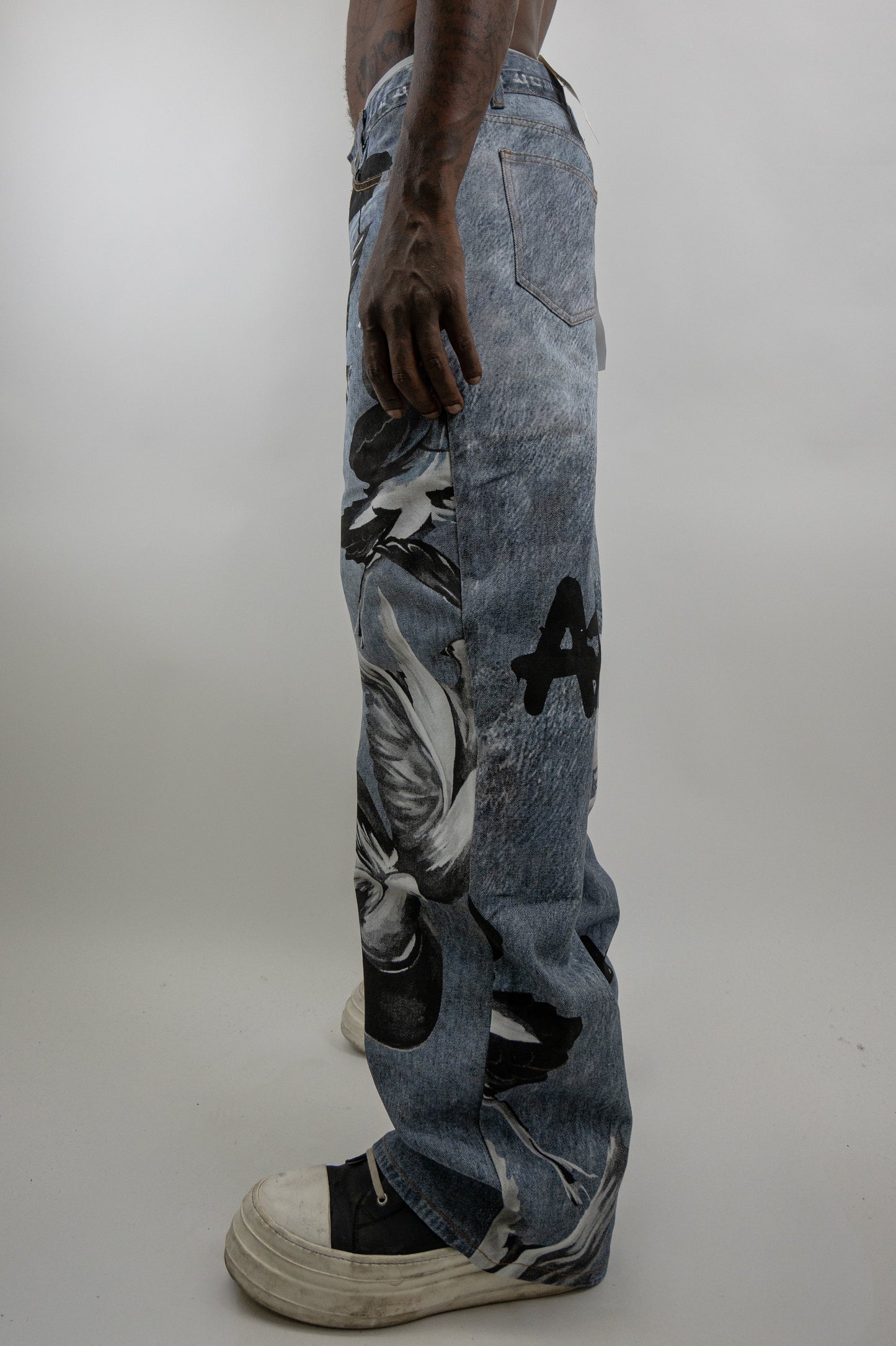 RM204B ART - Graphic Printed Baggy Jeans