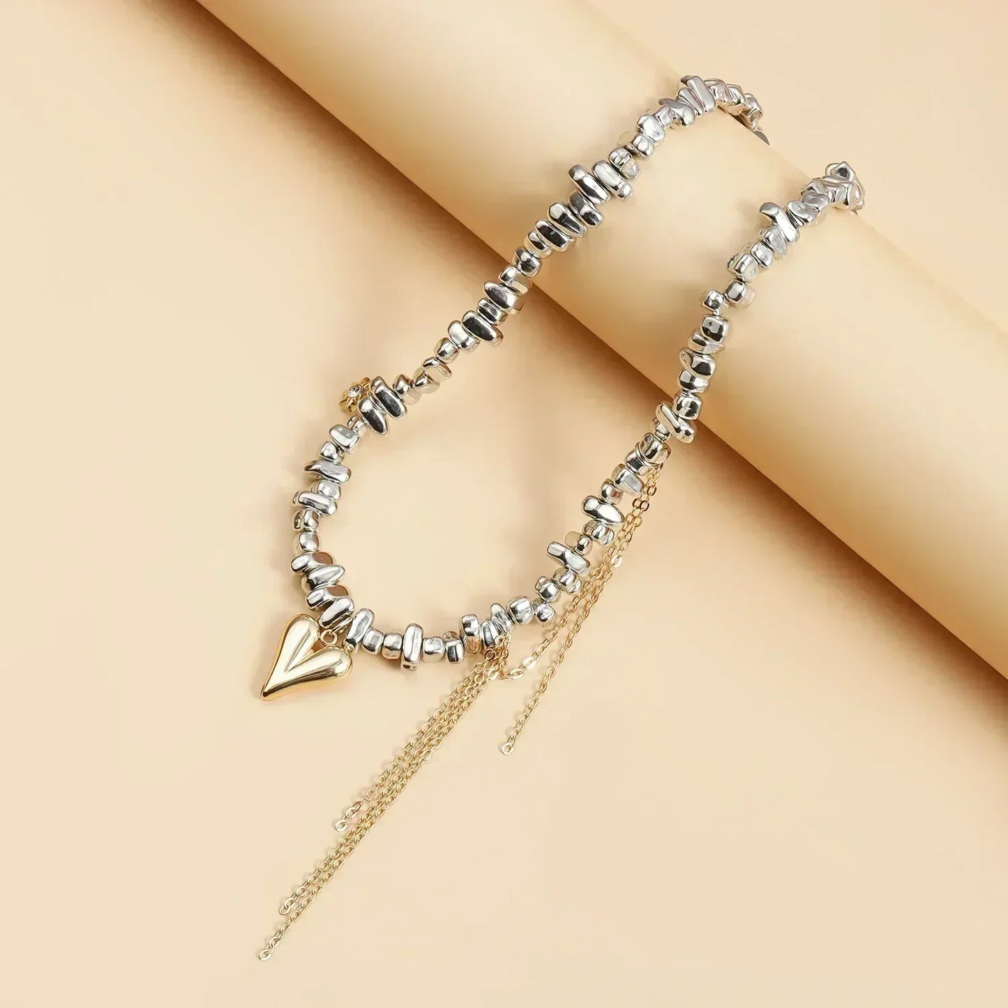 Fashion Heart Beaded Necklace for Women Boho Elegant Irregular Crystal Chain Y2K Choker Exquisite Party Gift Jewelry Accessories