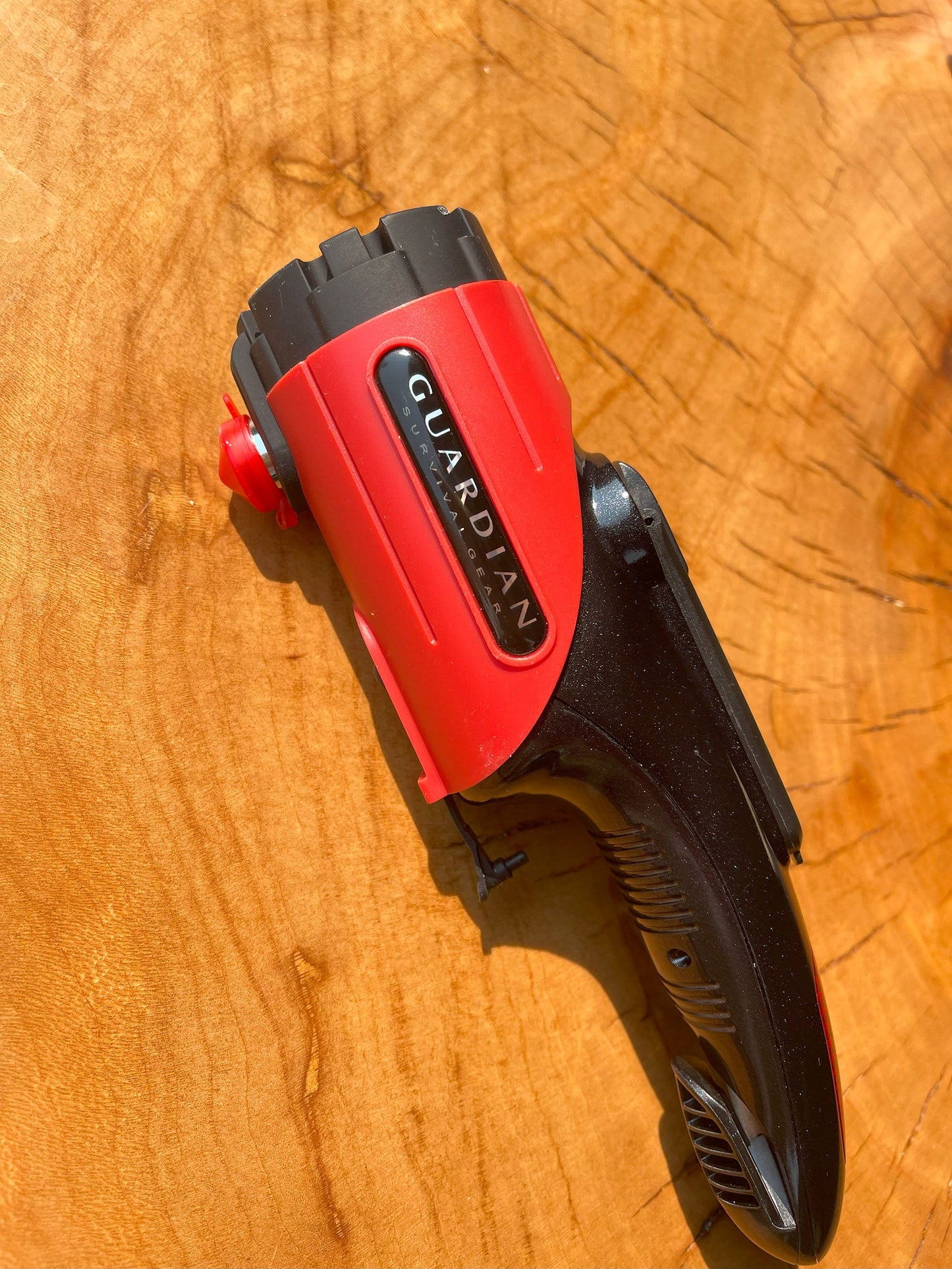 Auto Guardian | 7-in-1 Dynamo Emergency Flashlight & Vehicle Escape Tool