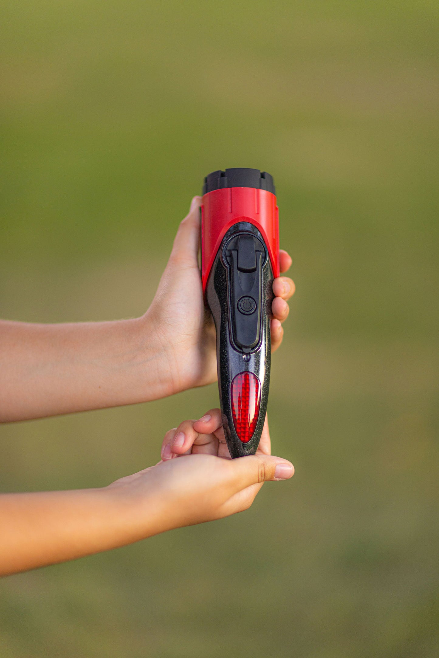 Auto Guardian | 7-in-1 Dynamo Emergency Flashlight & Vehicle Escape Tool